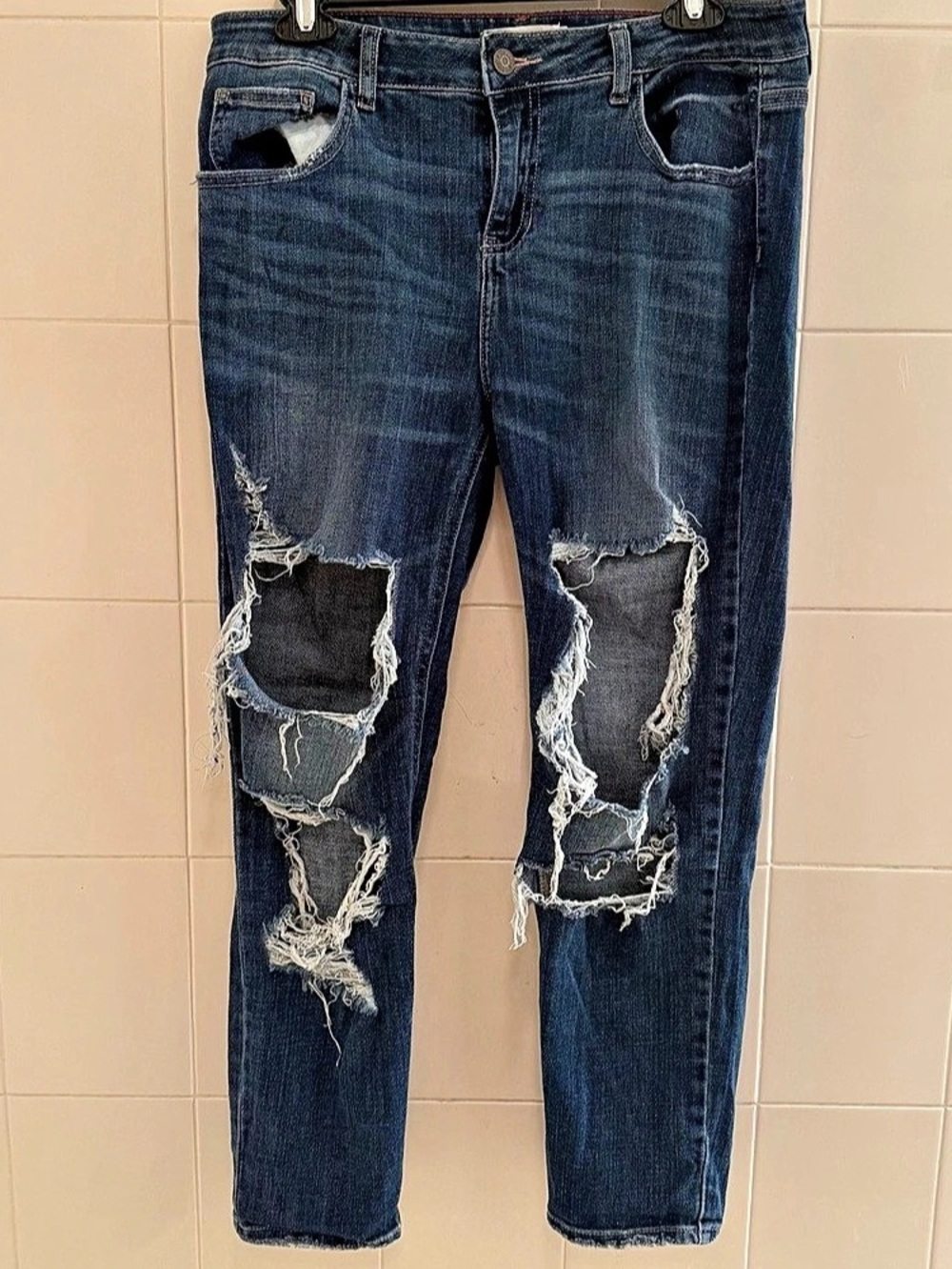 Cello Size 11 Distressed Ripped Skinny Jeans Blue Denim 25” Inseam